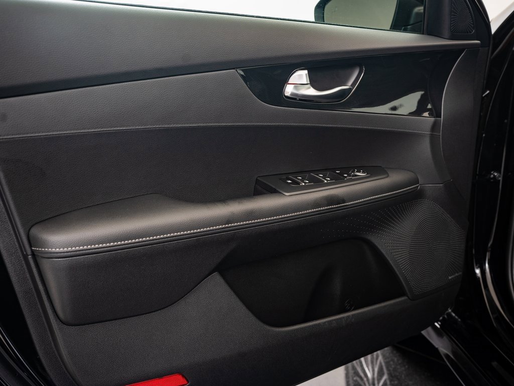 2022 Kia Forte GT-Line photo 22
