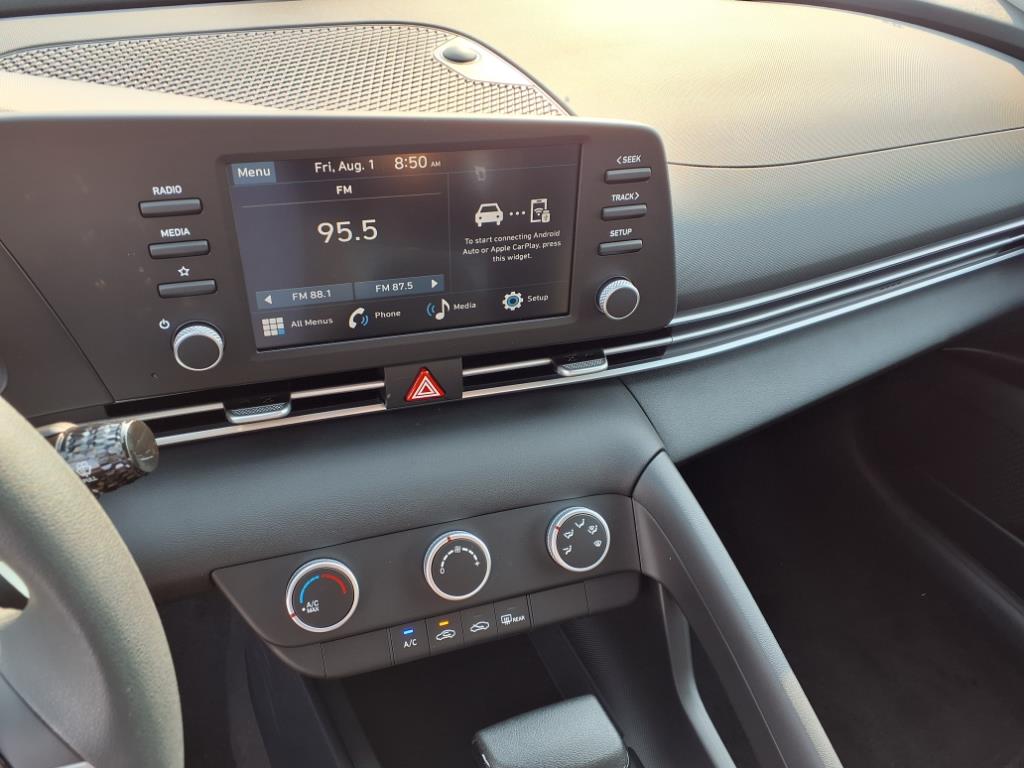 2025 Hyundai Elantra SE photo 6