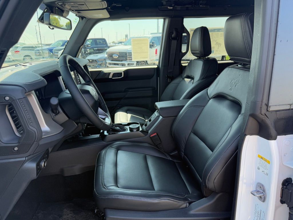 2025 Ford Bronco Outer Banks photo 4