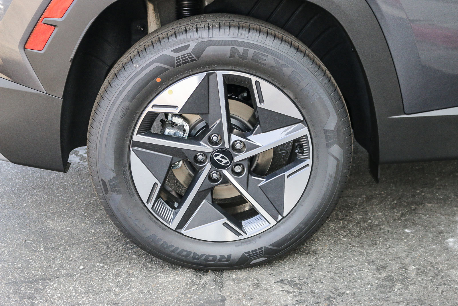 New 2025 Titan Gray Hyundai SEL Convenience image 10