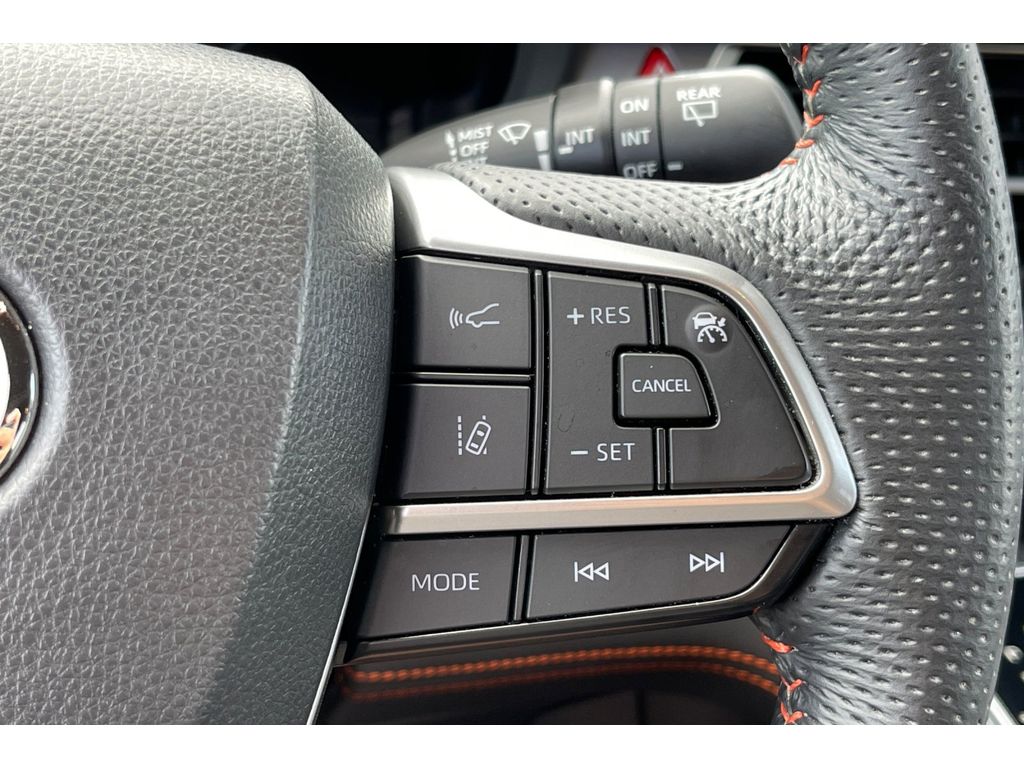 2022 Toyota Sienna XSE photo 32
