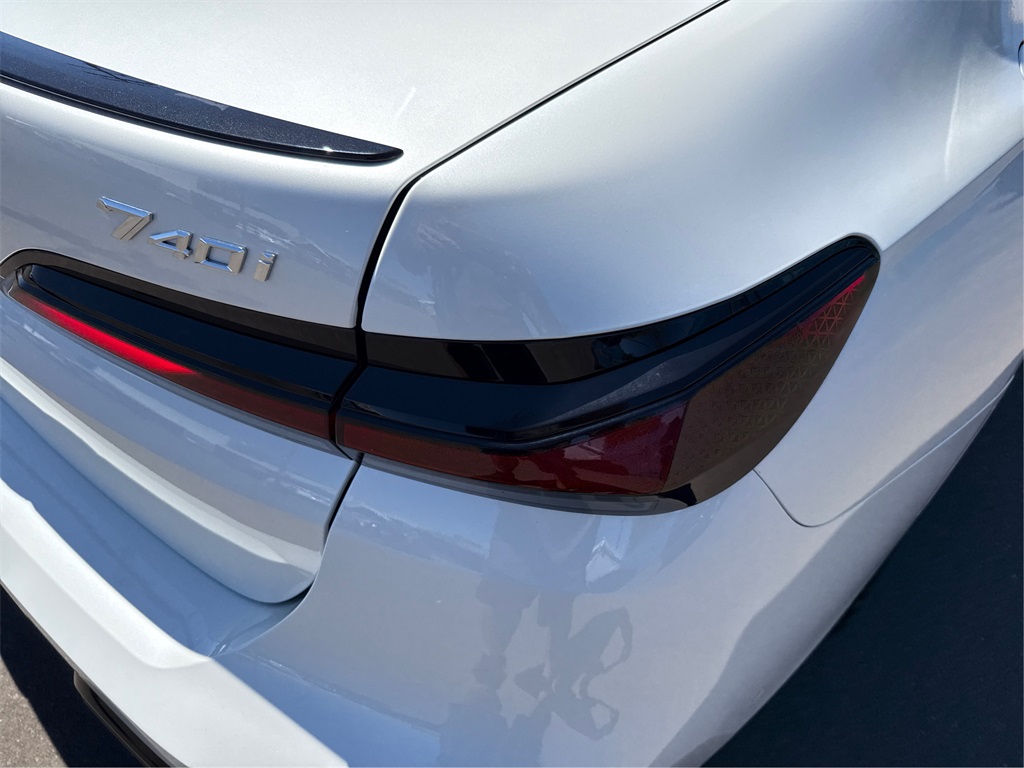 2023 Bmw 740i photo 13