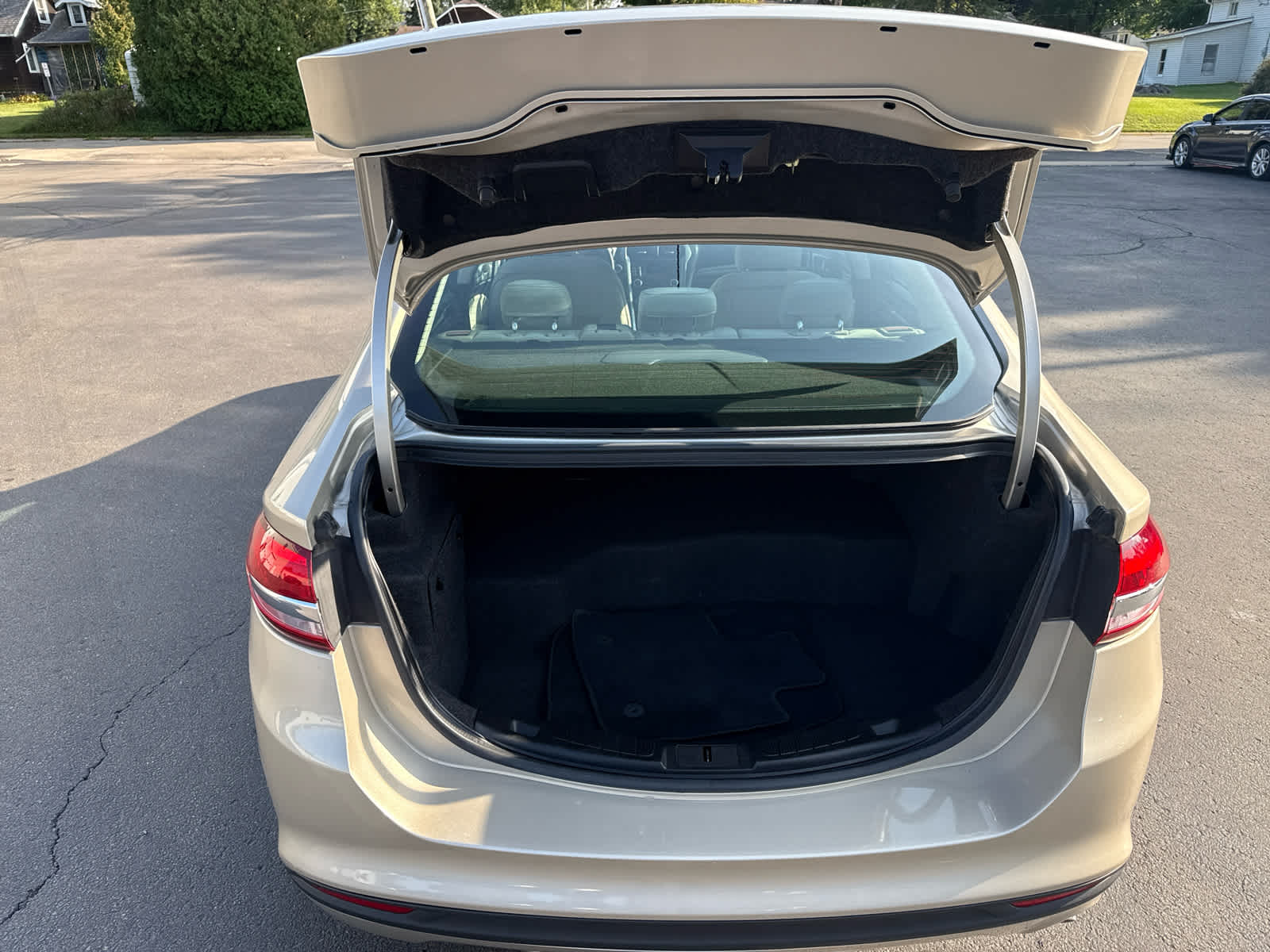 2017 Ford Fusion Hybrid S photo 13