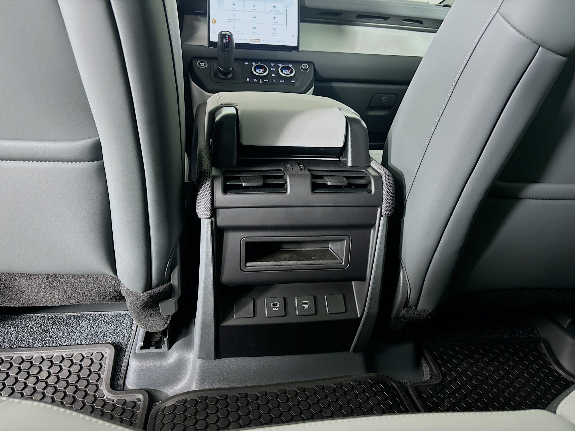 2025 Land Rover Defender 110 S photo 20