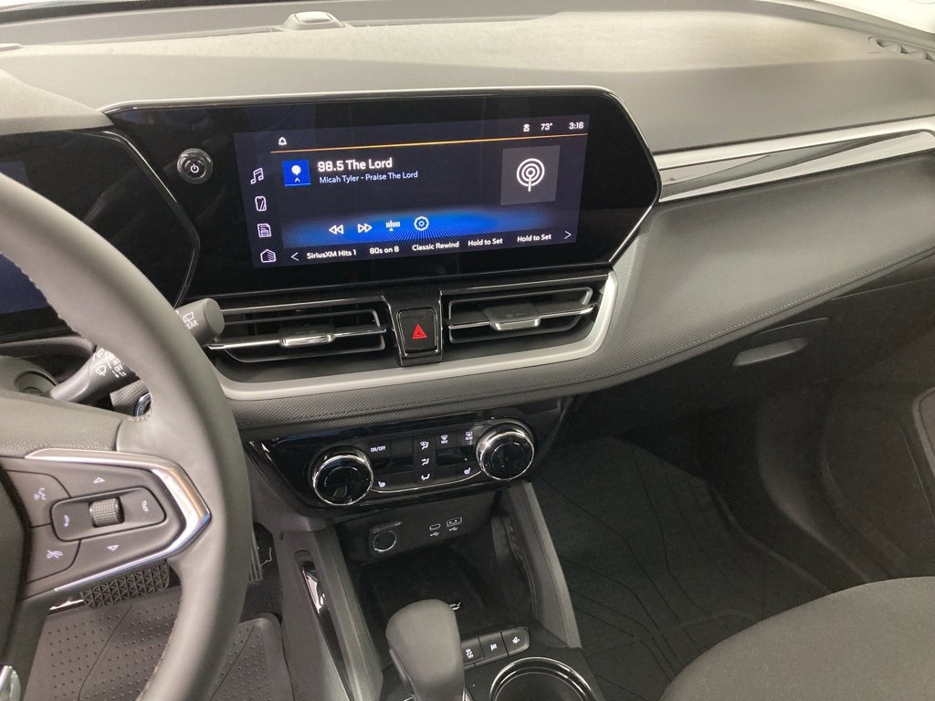 2026 Chevrolet Trailblazer LT photo 2
