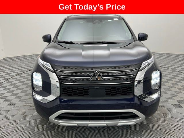 2024 Mitsubishi Outlander SE photo 2