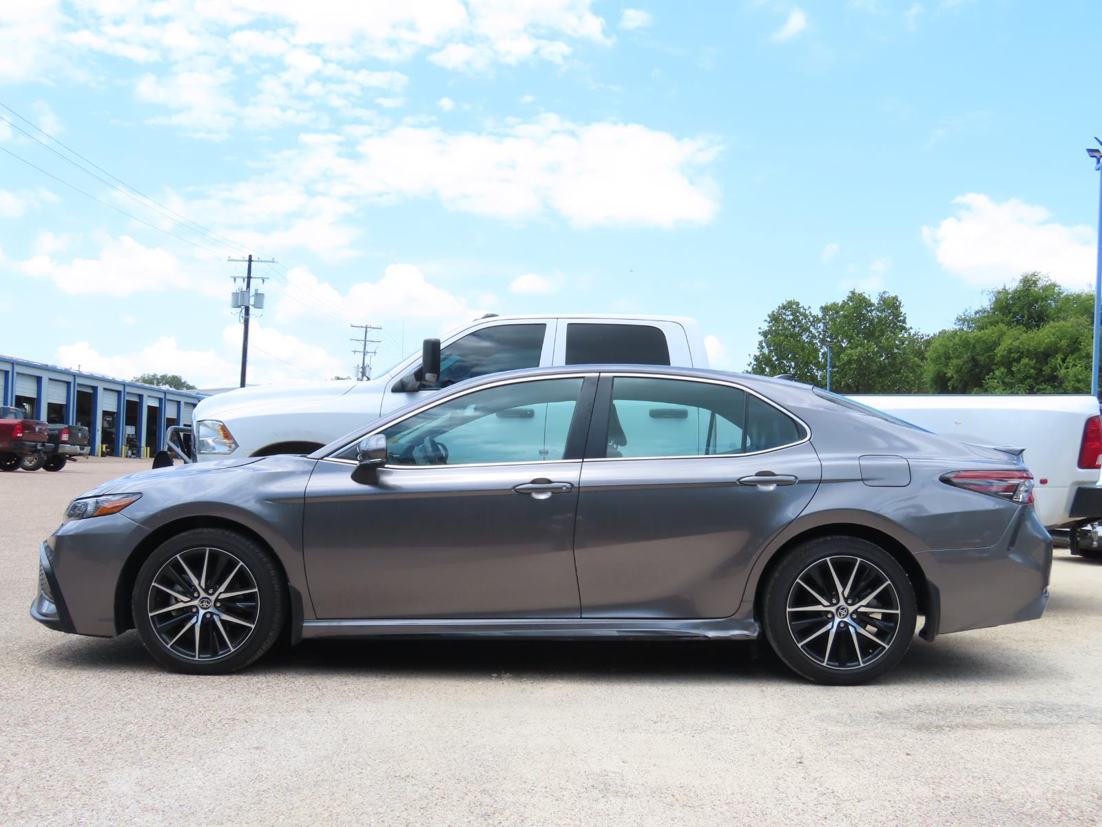 2024 Toyota Camry SE photo 2