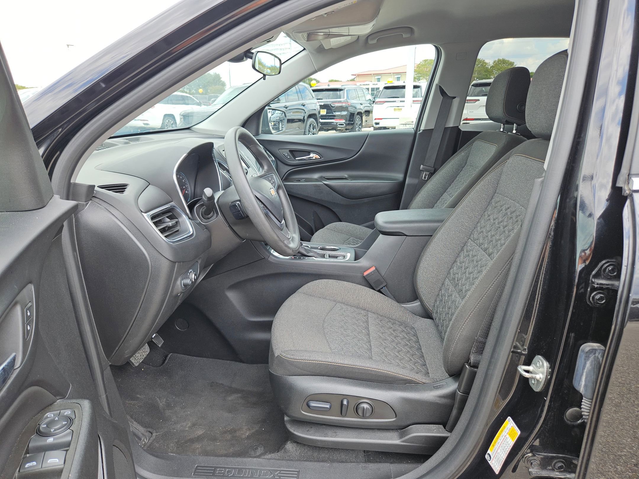 2023 Chevrolet Equinox LT photo 8