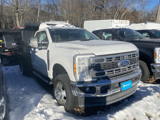 2025 Ford F-350 Super Duty Chassis Cab XL's photo