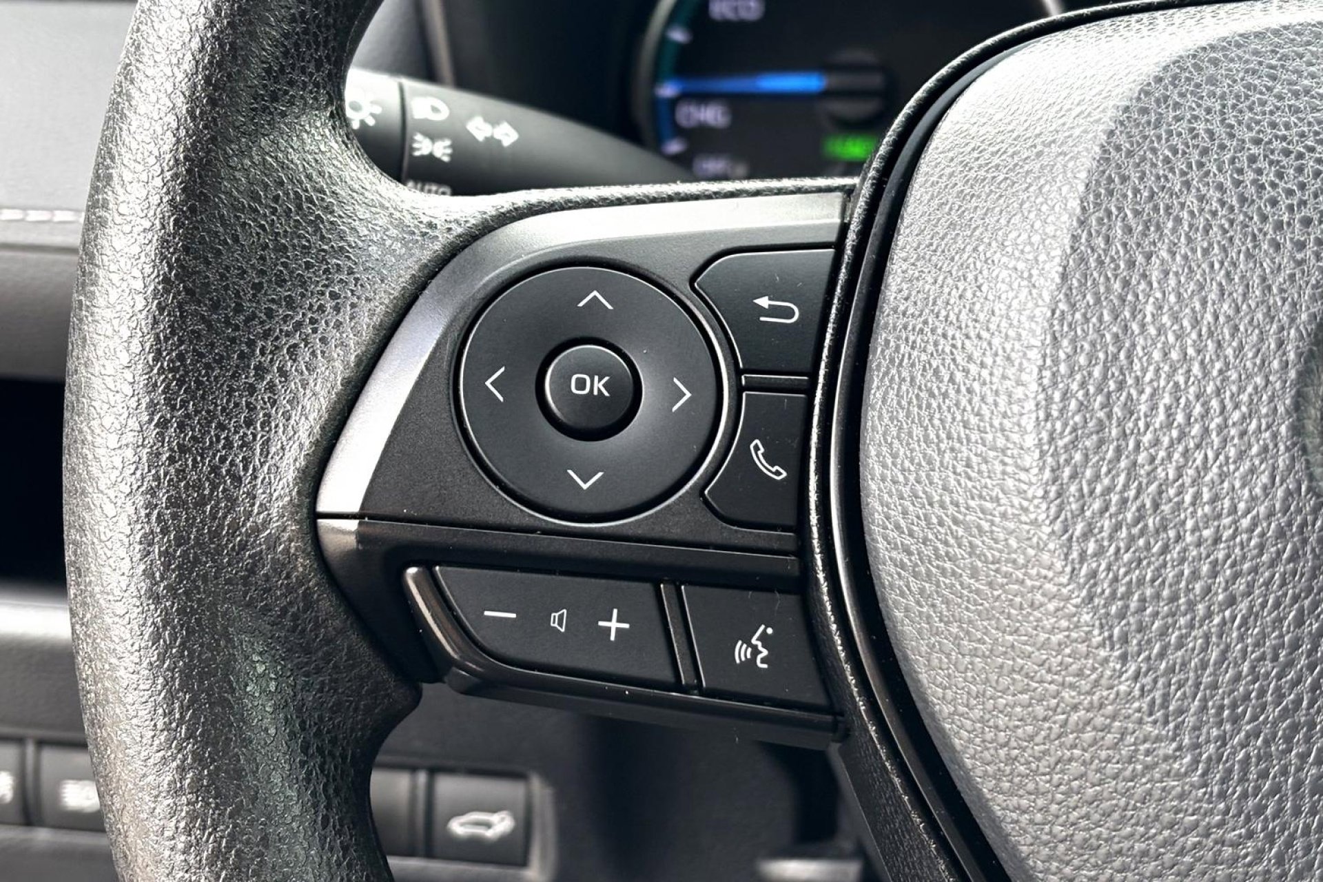2022 Toyota RAV4 Hybrid XLE photo 13