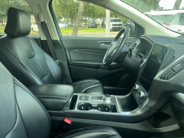 2022 Ford Edge Titanium photo 3
