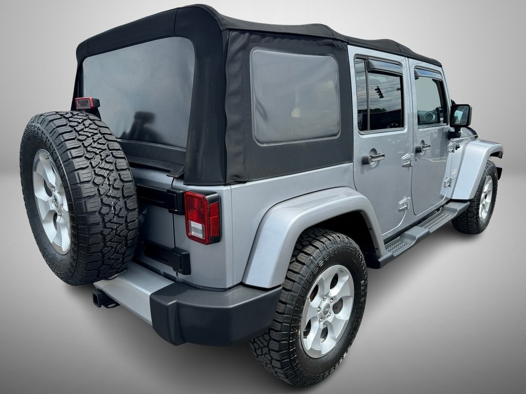 2013 Jeep Wrangler Sahara photo 3