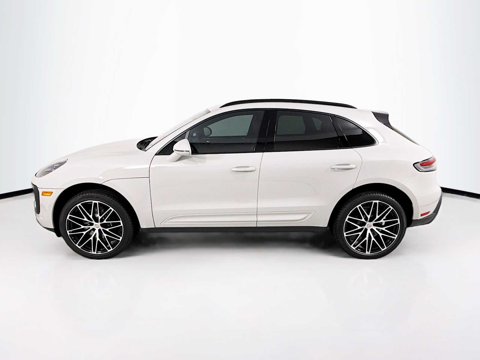 2025 Porsche Macan T photo 2