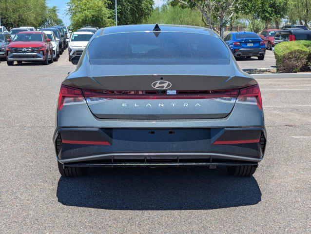 2025 Hyundai Elantra SEL Convenience photo 4