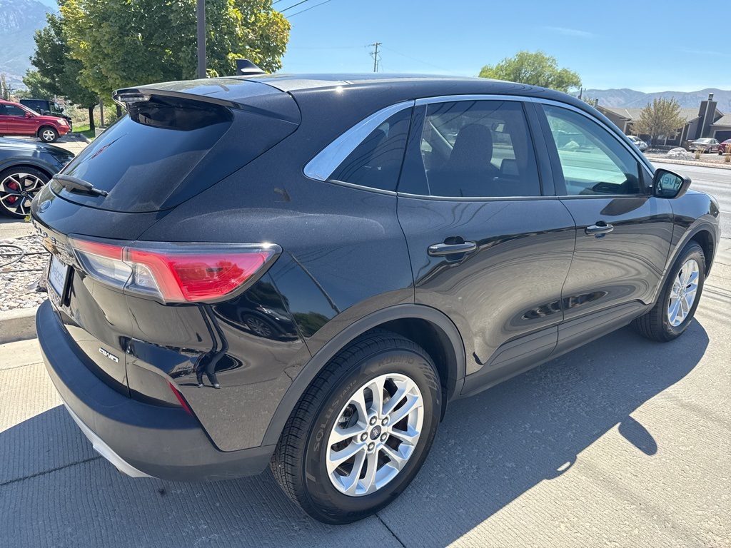 2022 Ford Escape SE photo 3