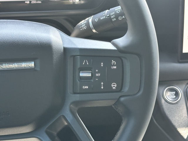 2025 Land Rover Defender 110 S photo 27