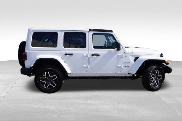 2024 Jeep Wrangler Sahara photo 3