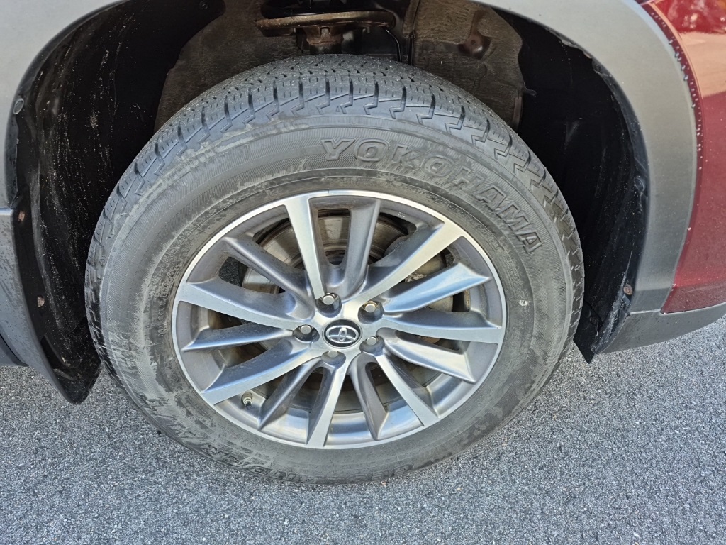 2019 Toyota Highlander Hybrid XLE photo 4