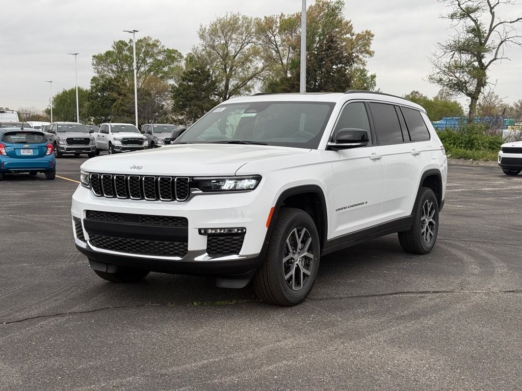 2025 Jeep Grand Cherokee Limited photo 2