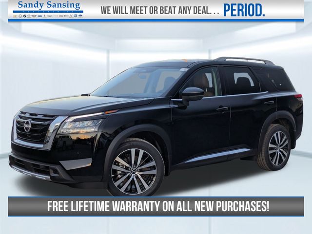 2025 Nissan Pathfinder Platinum's photo