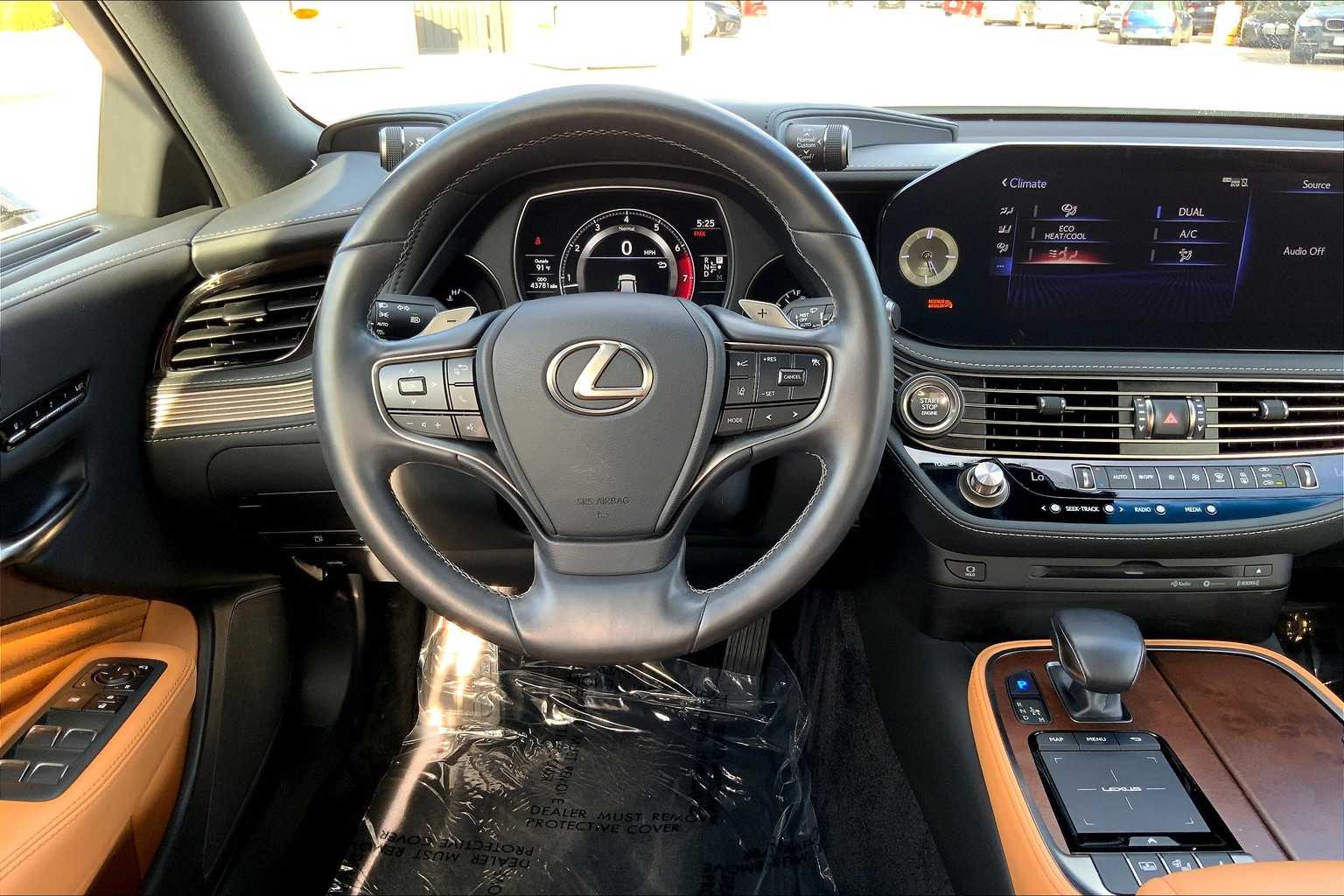 2022 Lexus LS 500 photo 5