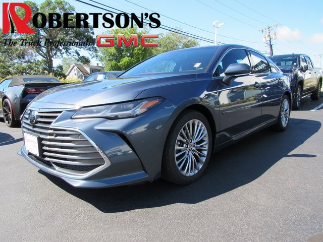 2022 Toyota Avalon Limited's photo