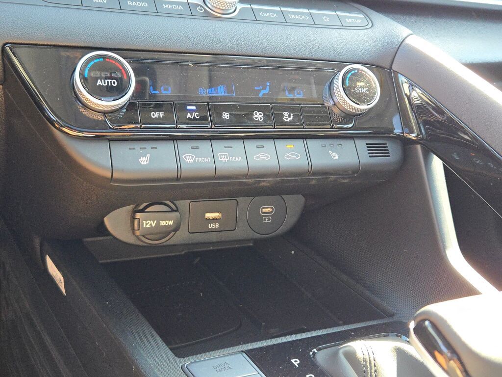 2025 Hyundai Elantra SEL Convenience photo 24