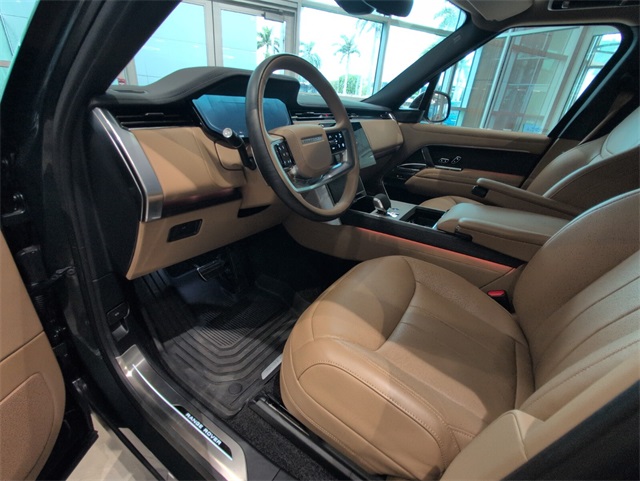 2025 Land Rover Range Rover SE photo 7