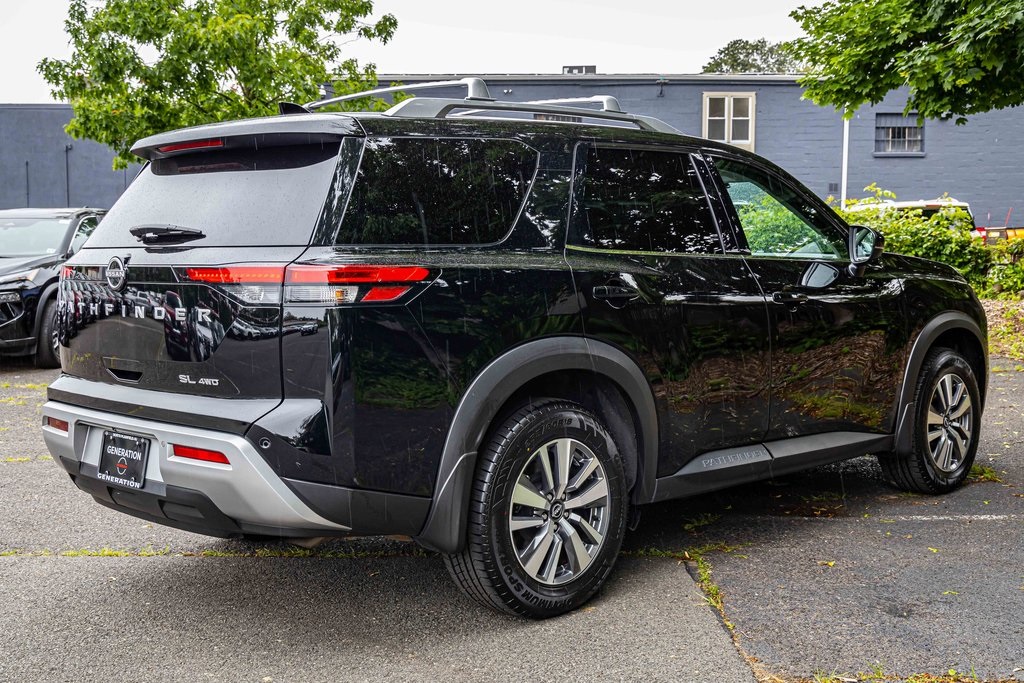 2024 Nissan Pathfinder SL photo 3