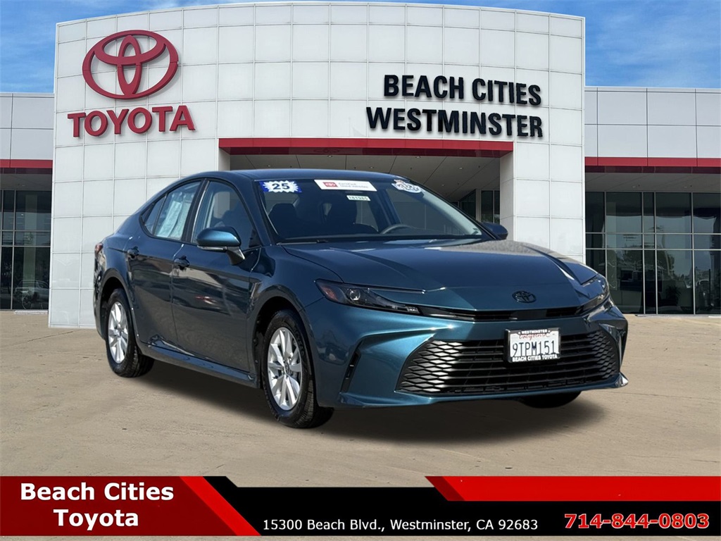 2025 Toyota Camry LE photo 2