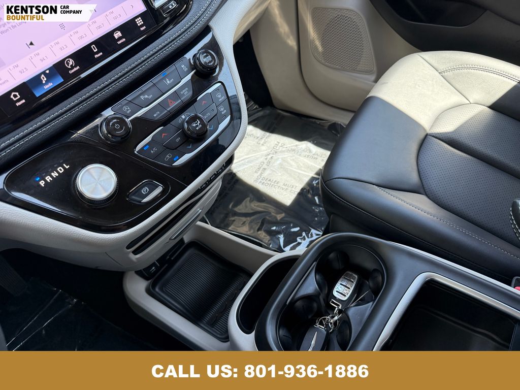 2024 Chrysler Pacifica Touring L photo 23