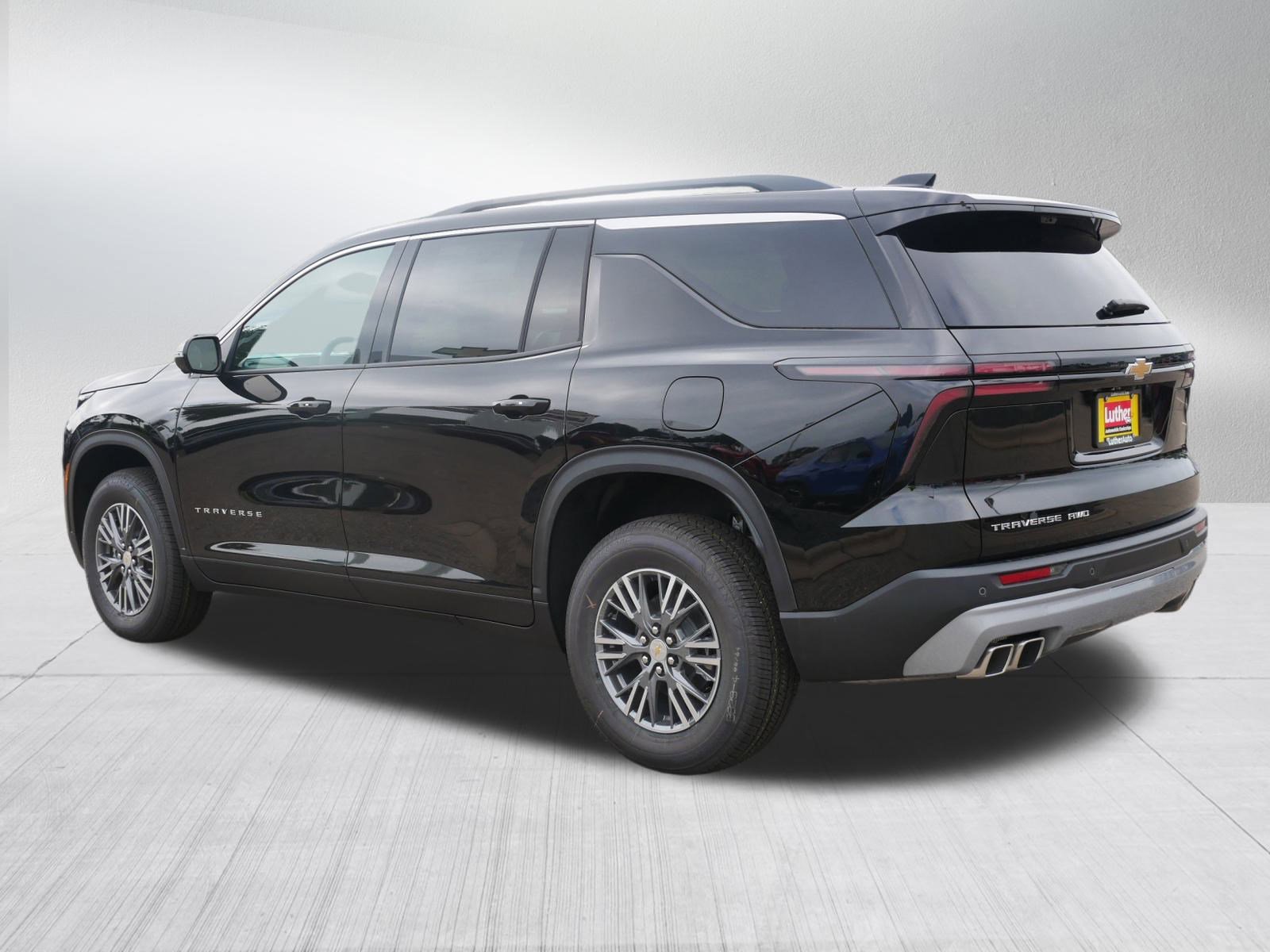 2026 Chevrolet Traverse photo 2
