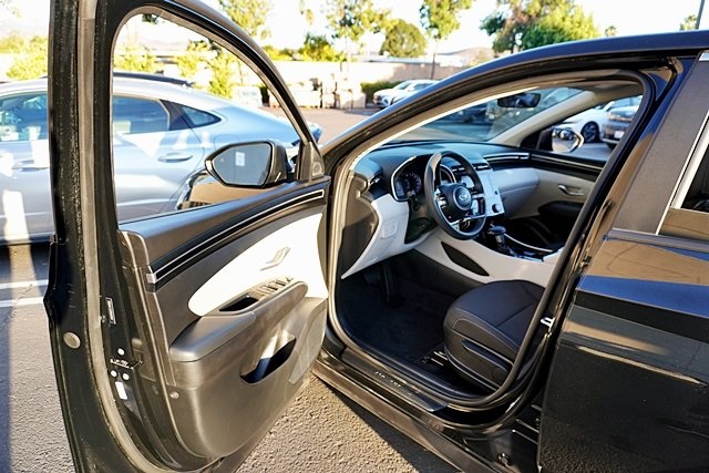 Used 2023 Black Hyundai SE image 32