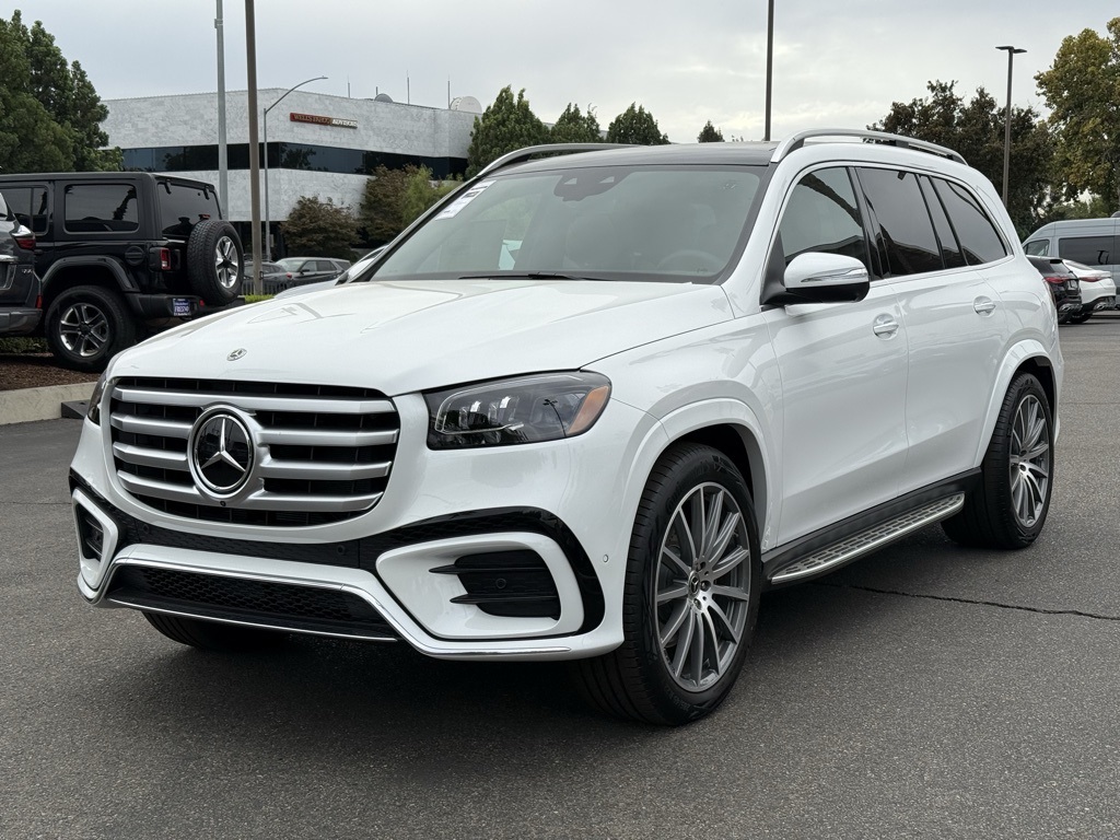 2026 Mercedes Benz GLS 580 4MATIC photo 3
