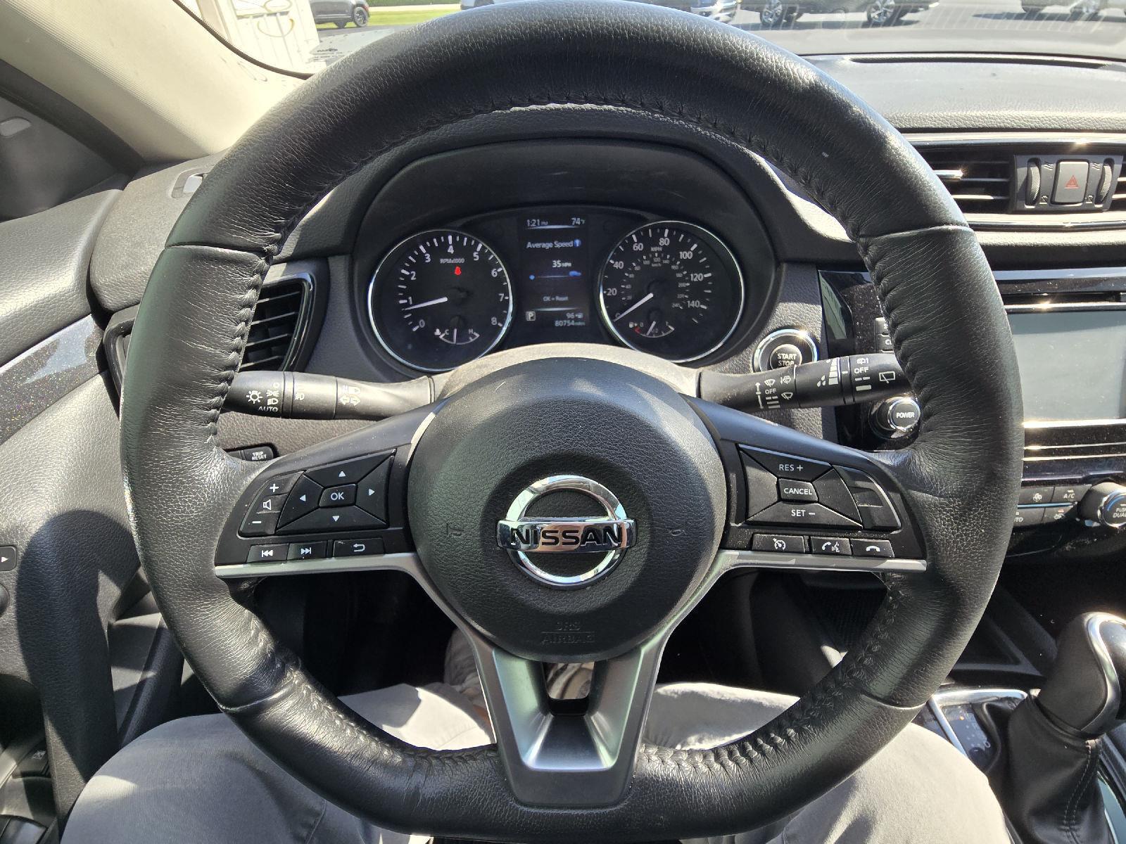 2017 Nissan Rogue SV photo 12