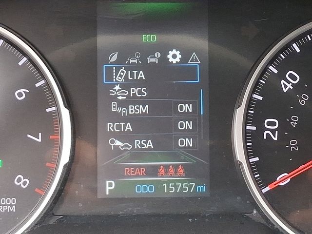 2022 Toyota RAV4 LE photo 19