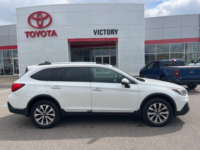 2019 Subaru Outback 3.6R Touring photo 3