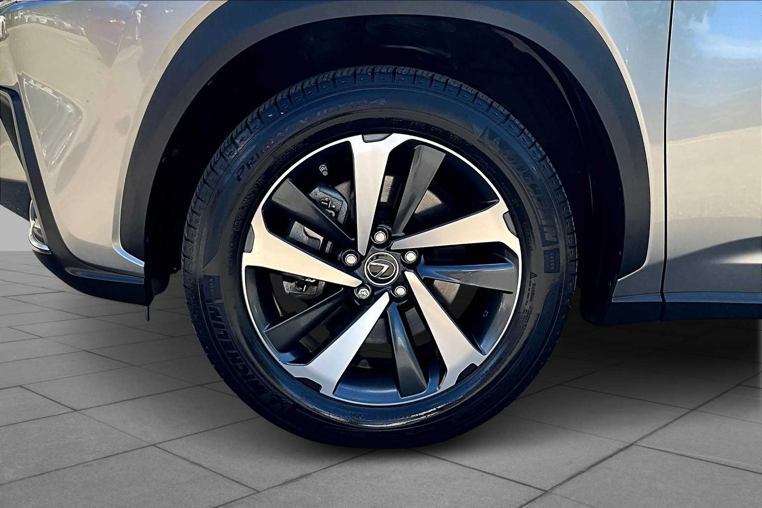 2021 Lexus NX 300 photo 9