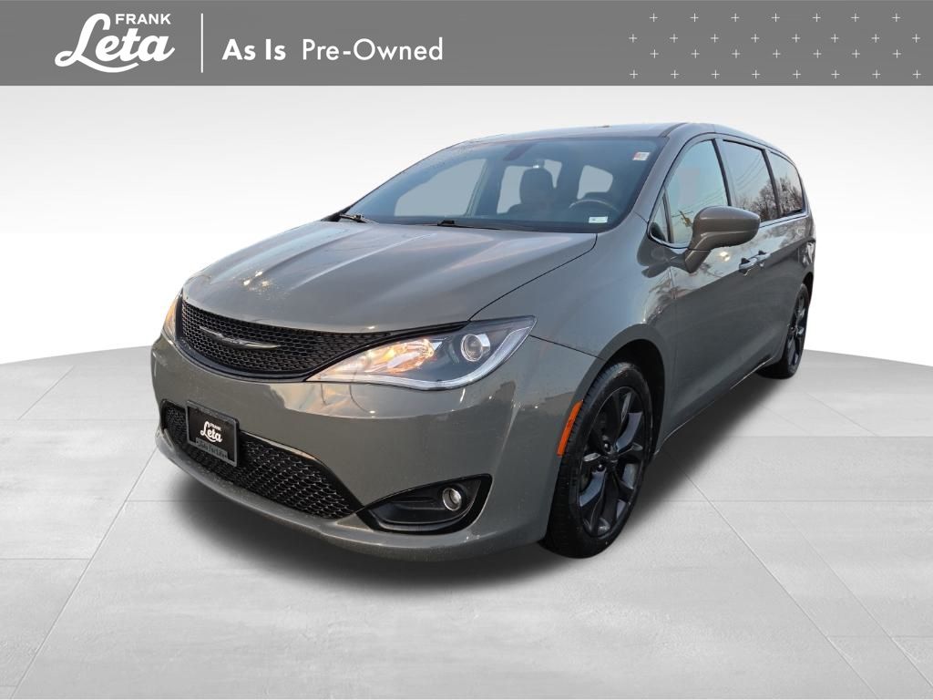 2020 Chrysler Pacifica Touring's photo