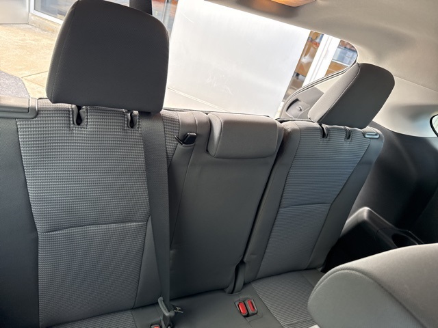 2022 Toyota Highlander LE photo 32