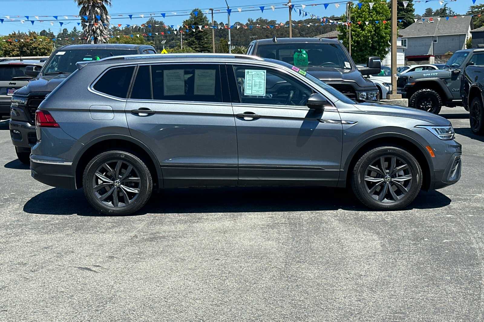 2022 Volkswagen Tiguan SE photo 3