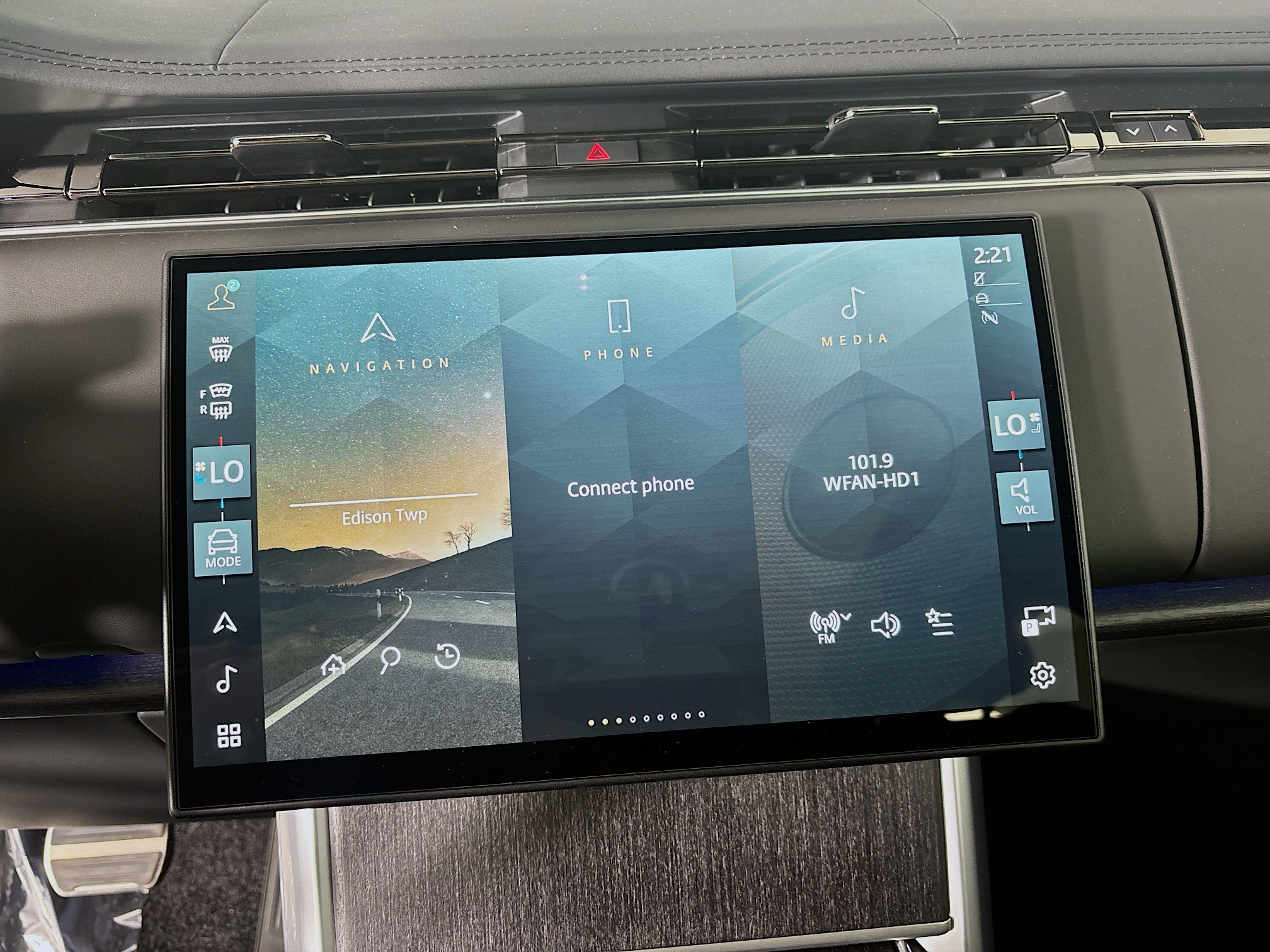 2025 Land Rover Range Rover SE photo 14