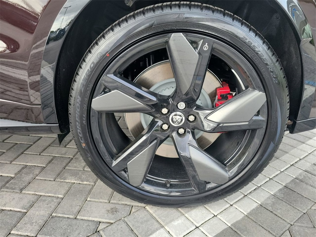 2026 Jaguar F-PACE SVR photo 10