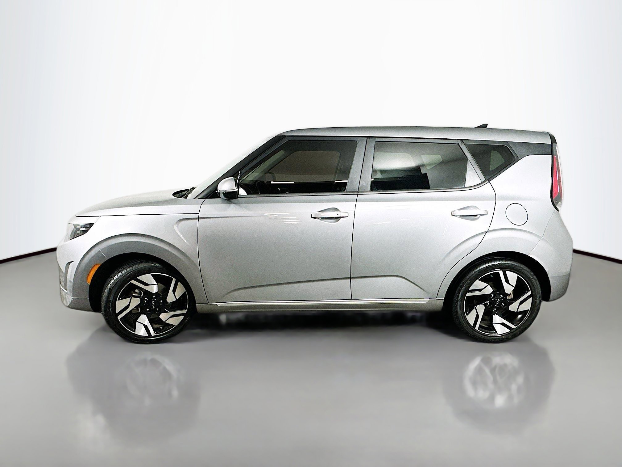 2023 Kia Soul GT-Line photo 2
