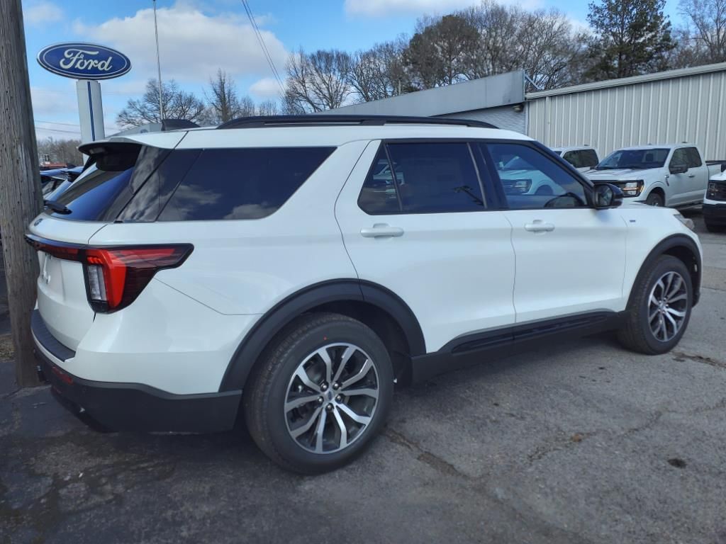 2025 Ford Explorer ST-Line photo 3