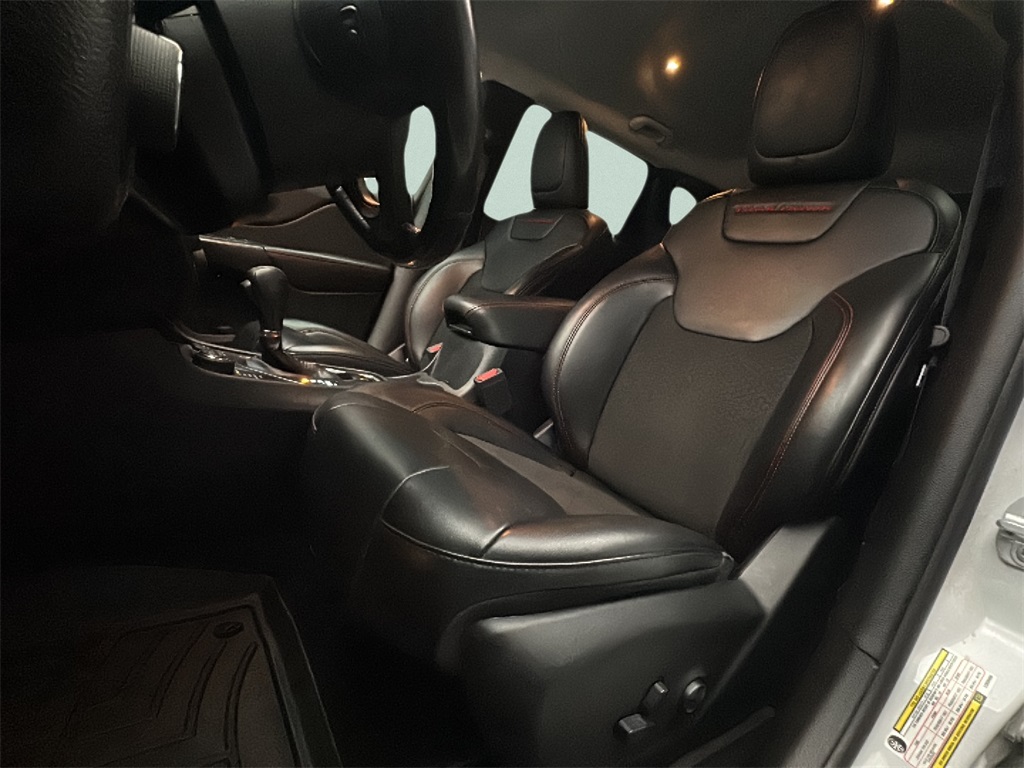 2020 Jeep Cherokee Trailhawk photo 7