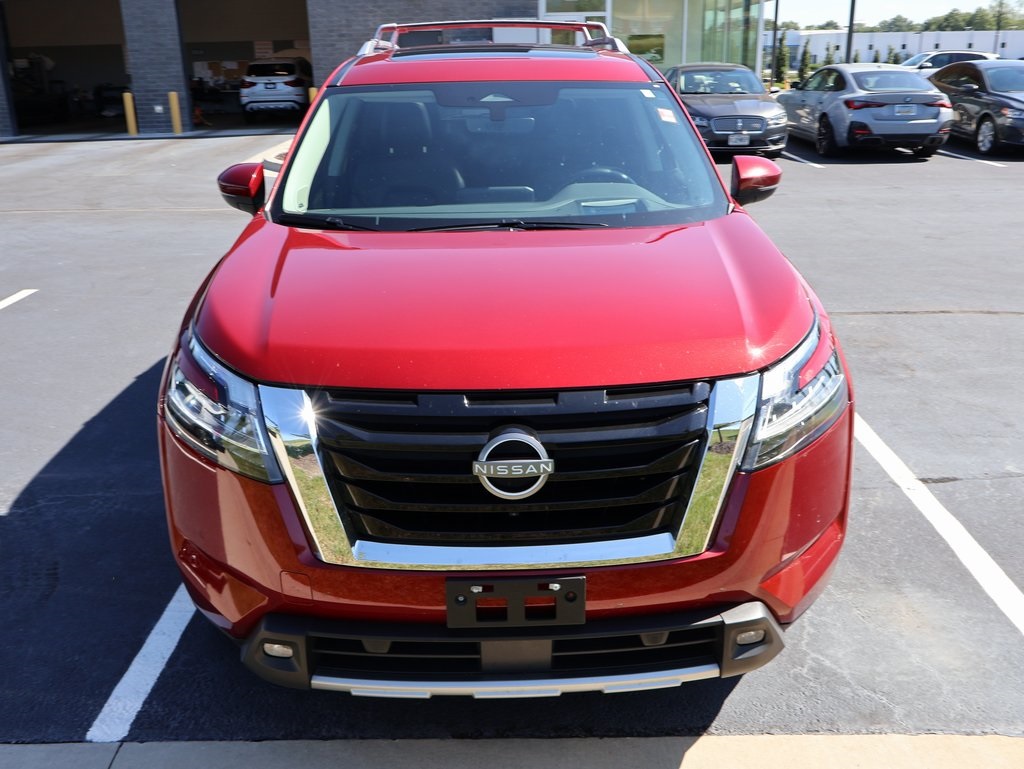 2023 Nissan Pathfinder Platinum photo 3