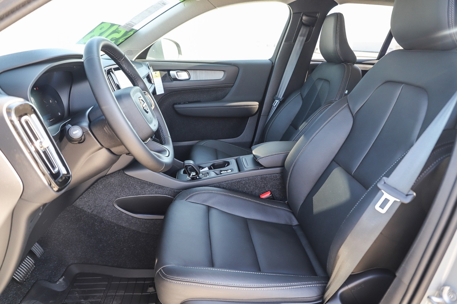 2025 Volvo XC40 Core photo 19