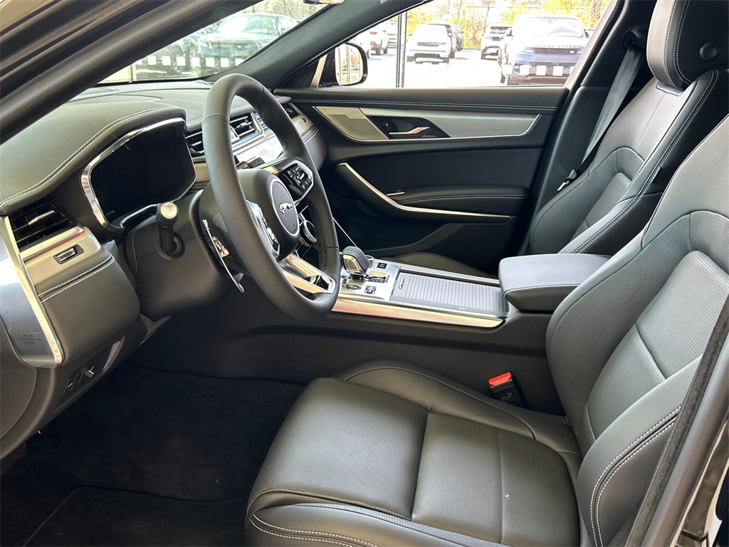 2024 Jaguar XF P300 R-Dynamic SE photo 10