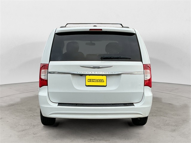 2013 Chrysler Town & Country Touring photo 4